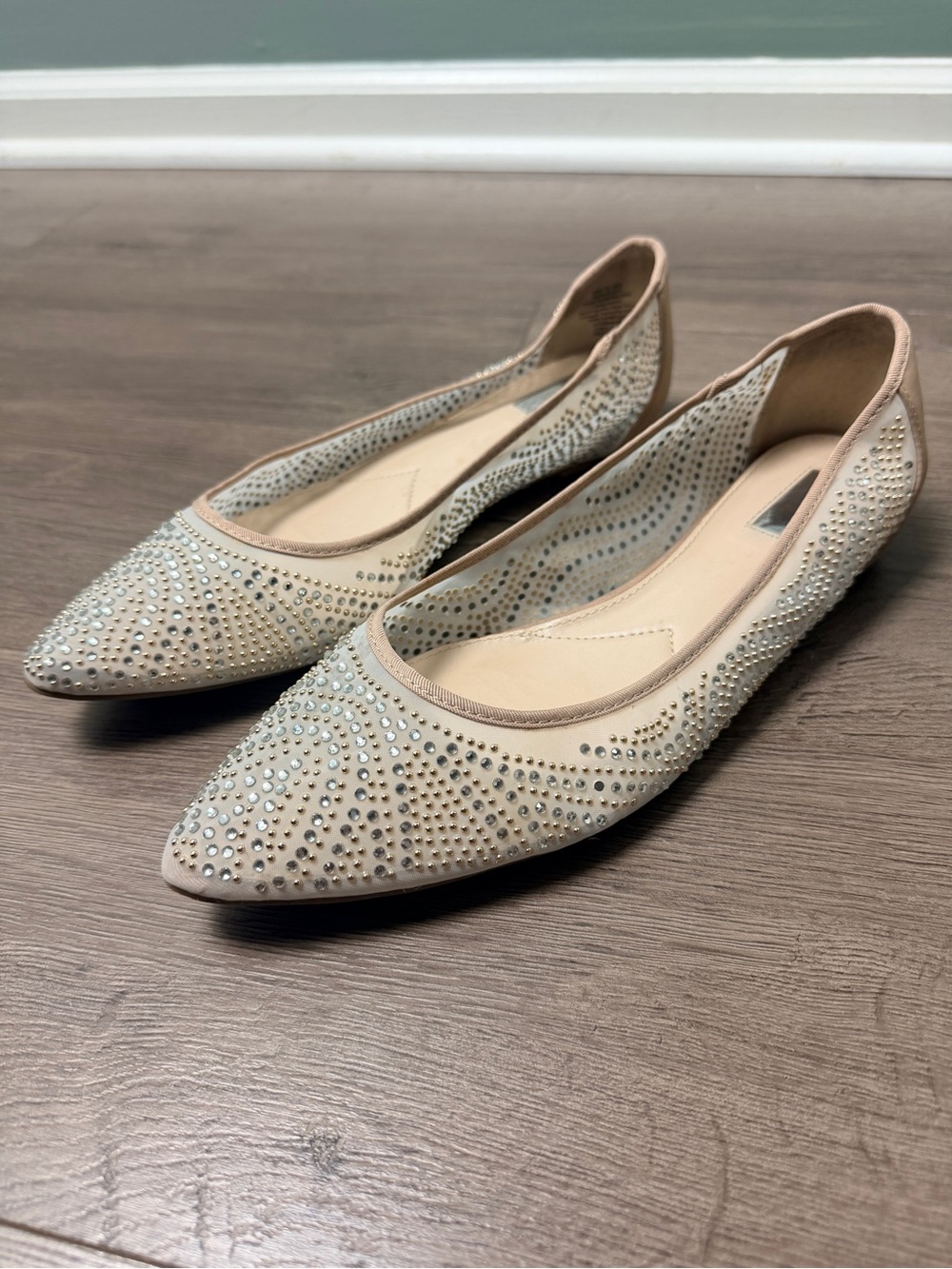 Embellished Nude Pointed-Toe Women’s Flats Comfortable and Cushioned- Size 9.5
